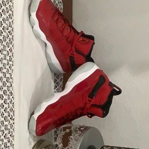 All red 6 rings size 2.5y in good condition.